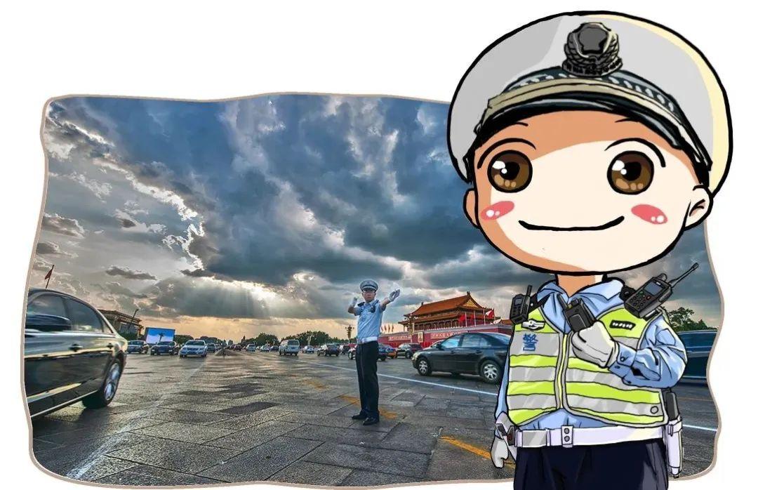 寒风中有交警早晚高峰指挥交通在路面上0324小时stand by警察立即整装