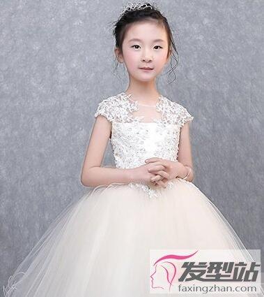 少儿主持人适合的发型 甜美盘发做高贵小公主