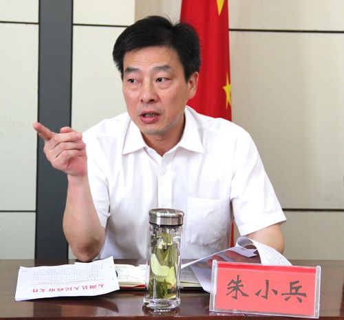 朱小兵主持召开县政府党组会议