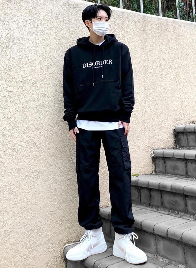 男生秋天休闲娱乐穿搭,试试这4套潮男搭配,时髦又帅气