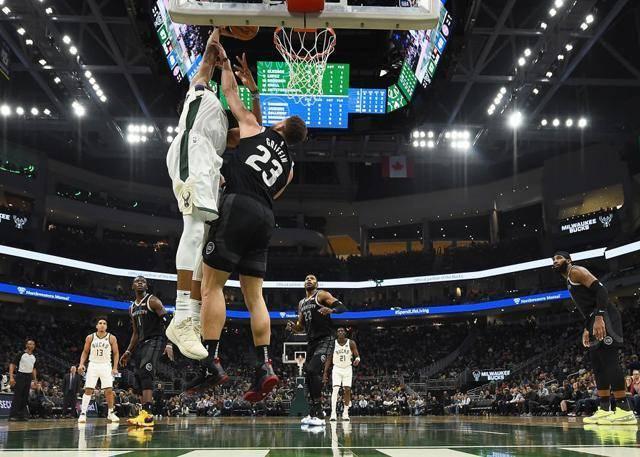 7,字母哥24岁拿到500盖帽 500抢断