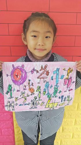 刘店幼儿园美术班:蜡棒画:《奇妙的数字宝宝》.