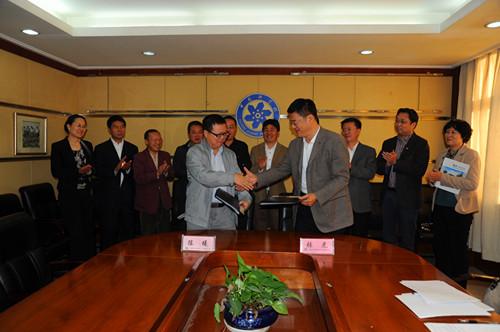 办公平台 en   9月23日下午,克拉玛依市克拉玛依区区委书记张虎,区委