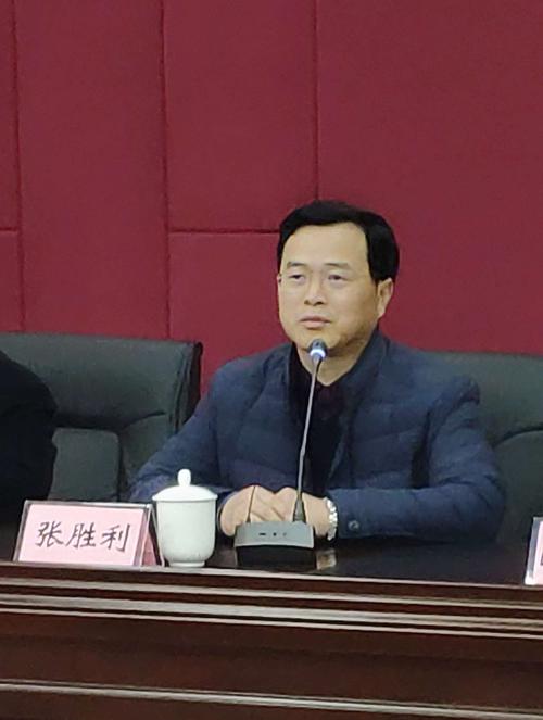 首先,湖南师范大学附属滨江学校校长张胜利致欢迎词,强调要认真学习