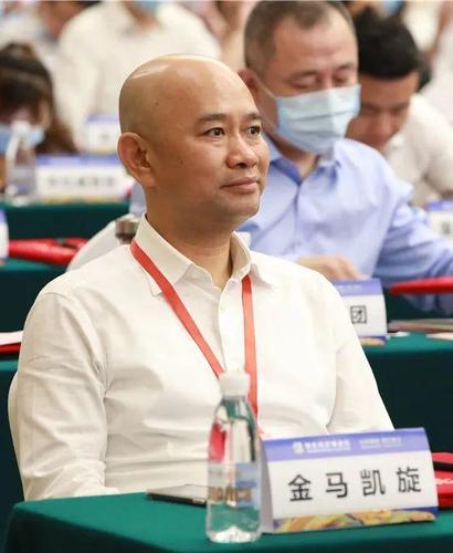 全国政协委员,湖北省工商联副主席,金马凯旋集团董事长肖凯旋