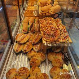 汕头市 餐饮服务 面包糕点西点 > 华荣西饼屋(龙北店)   评分:4营业
