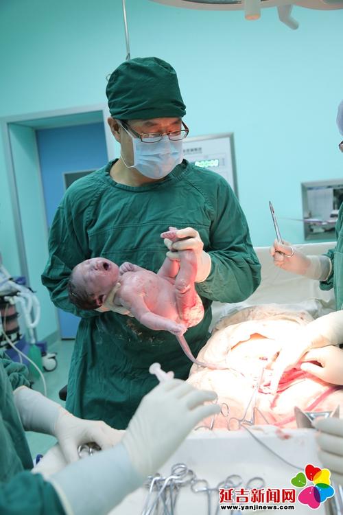 累并快乐的男"接生婆"