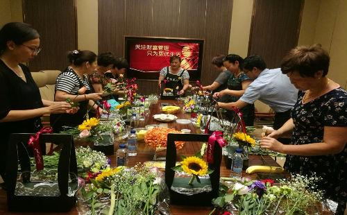 兴业银行漳州新浦支行母亲节贵宾客户插花活动
