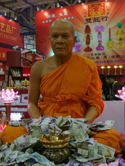 这些被成为肉身的活佛在这里坐着,他们都已经死了吗?