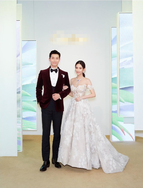 赌王千金何超莲晒婚纱照窦骁穿丝绒西装郎才女貌