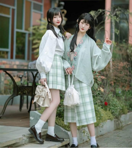 jk女孩和汉服女孩都要沦陷了