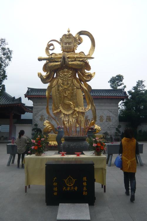 原创诗咏大华兴寺之四面观音