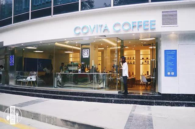 白色字体,深蓝色调的"covita coffee",像免冠证件照一样简单,纯粹.