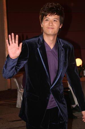 《洞庭是我家》热播 潘泰名受观众追捧索要签名