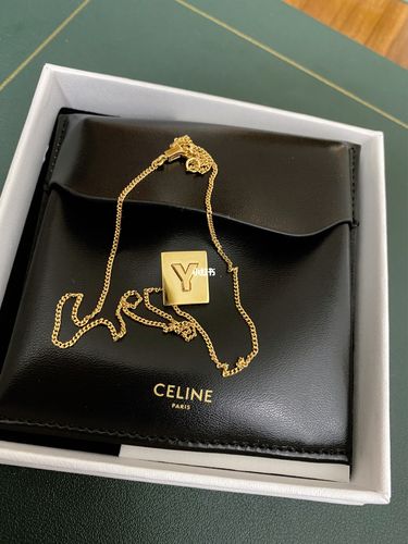 celine字母项链很nice,非常时尚._思琳怎么样_项链_时尚_时尚_配饰