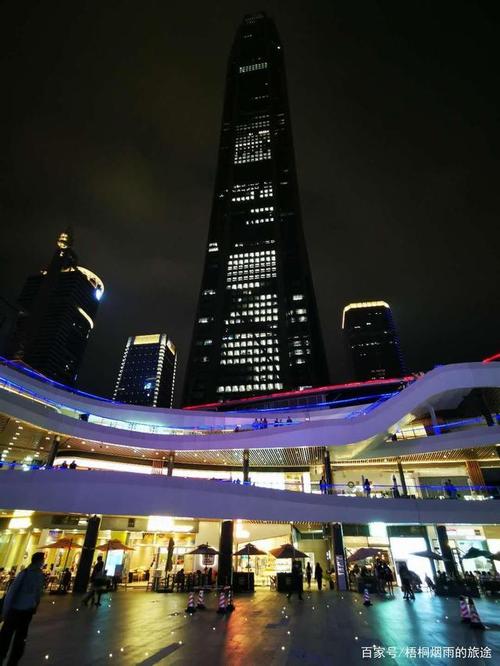 实拍深圳夜景最震撼的购物中心!就在深圳cbd,旁边是深圳最高楼