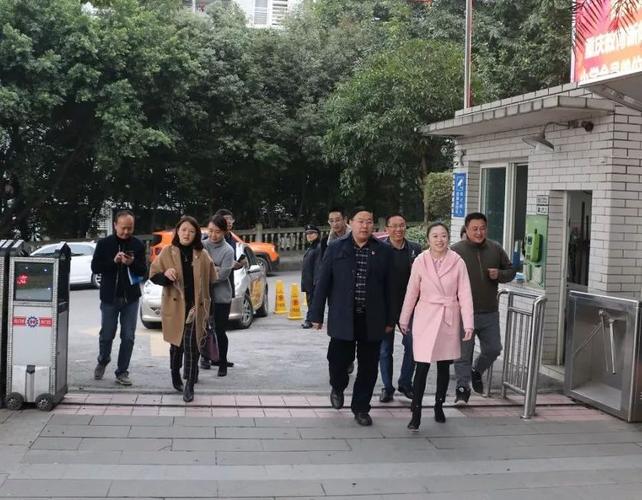 【二外◎党政办】南岸区委教育工委书记,区教委主任包茹华同志来校