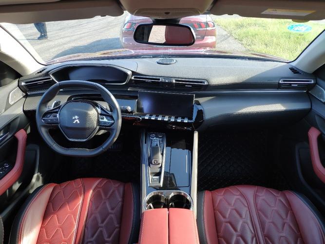 家庭运动两不误 赛道激情试驾2022款标致508l