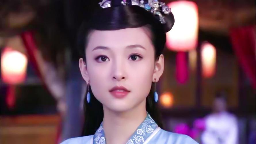 少年神探狄仁杰里居然有吴倩,那时真的挺好看