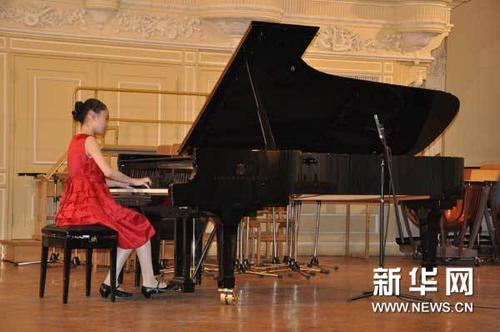 陈子仪在闭幕式上表演.