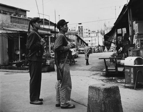 深圳美术馆丨"双城姿态——深港50至80年代纪实摄影展"