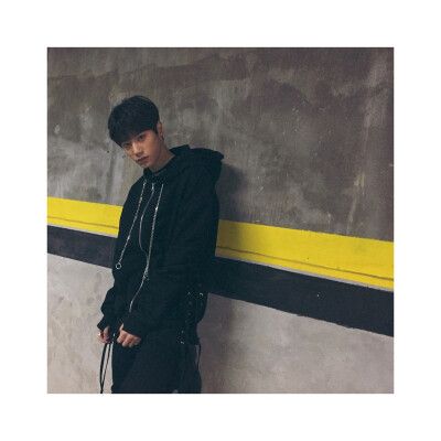 ukiss jun 李俊英