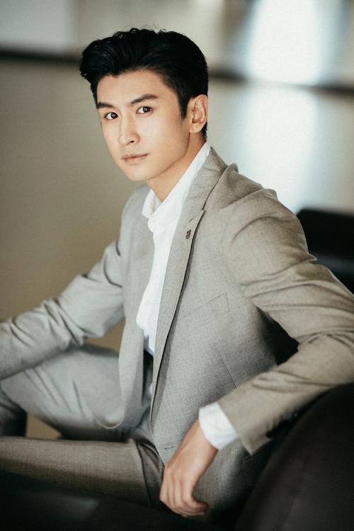 发型图片 1/6 2/6 3/6 4/6 5/6 6/6 上一组图 下一组图 张云龙相关