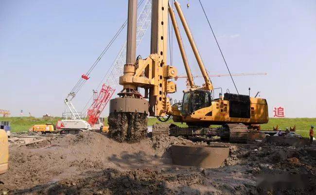 旋挖钻机冲击反循环钻机和反循环回转钻机各自的区别及优缺点