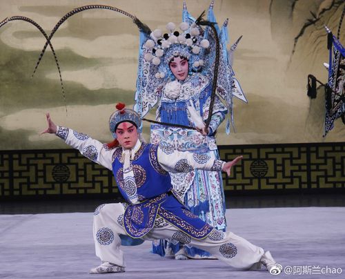 《杨门女将·探谷》孙一格饰演穆桂英·郑娇饰演杨文广