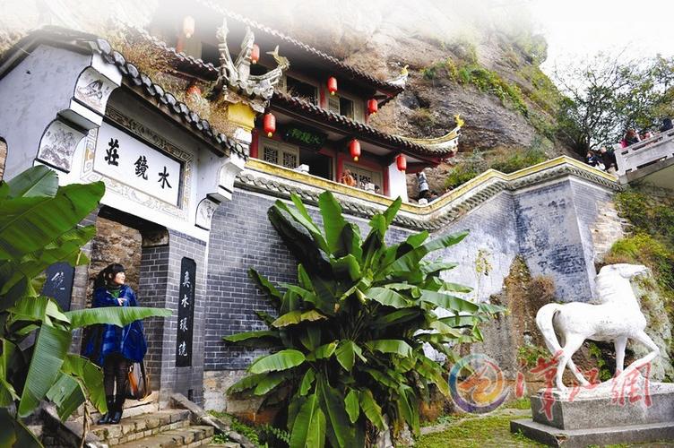 "2014年襄阳2014年04月18日 36版-旅游 > 正文    来到三国源头水镜庄