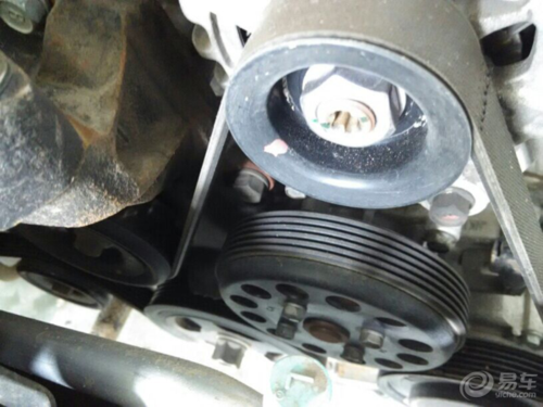 现代瑞纳1.4组合皮带怎么安装