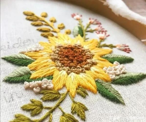 分享几种刺绣花朵的针法教程,绣朵花儿装点生活,迎接