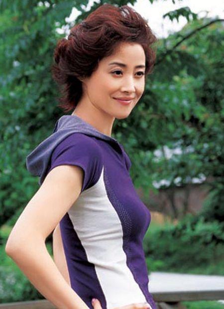 她曾艳压江珊成名,三婚再嫁前夫成张若昀后妈,如今53岁成这样