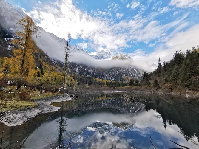 周末驱车前往理县米亚罗,钻了黄土粱沟,二古溪沟和孟屯河谷三条沟.