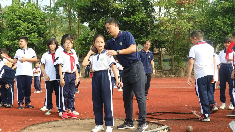 郁南县西江实验学校成功举行2019年秋季学生田径运动会