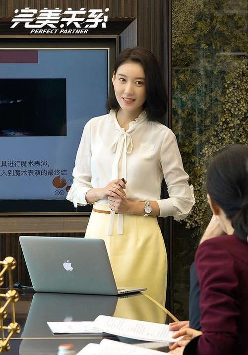 都挺好中的大嫂38岁高露首次大胆突破自我勇敢尝试性感风网友赞风格