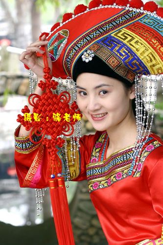 超级漂亮的壮族美女