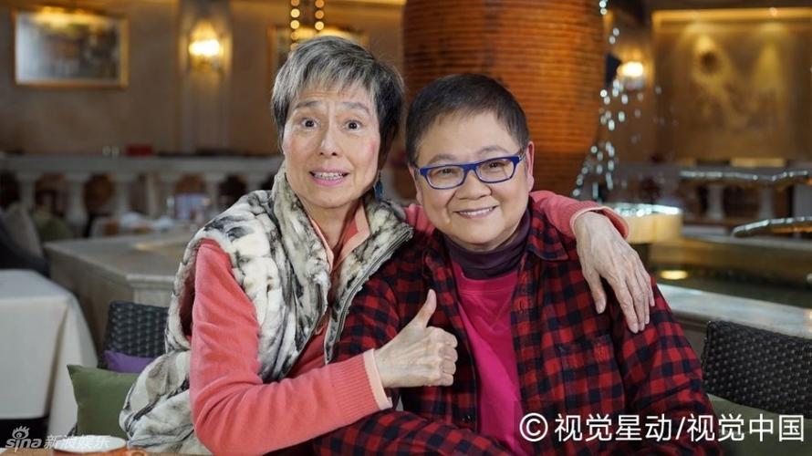 仙杜拉现身露招牌笑容 洒脱面对癌魔