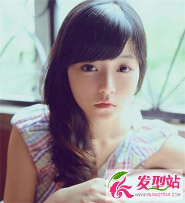 高中生校园女生发型做青春时尚美少女