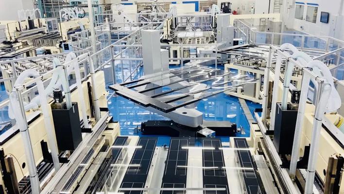 彩虹股份第二条g8.5液晶基板玻璃生产线点火投产