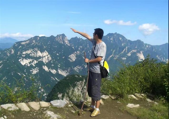 雄伟险峻的嘉午台,就是华山的一个缩小版