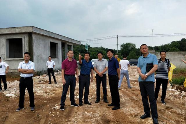 荆州市城市管理执法委员会调研我市城乡垃圾达标治理工作