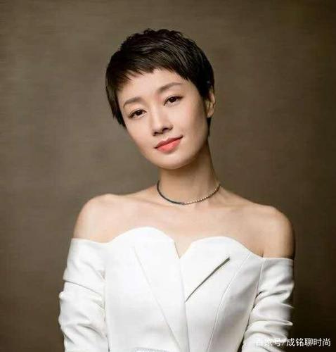 短发减龄显瘦,中发有女人味