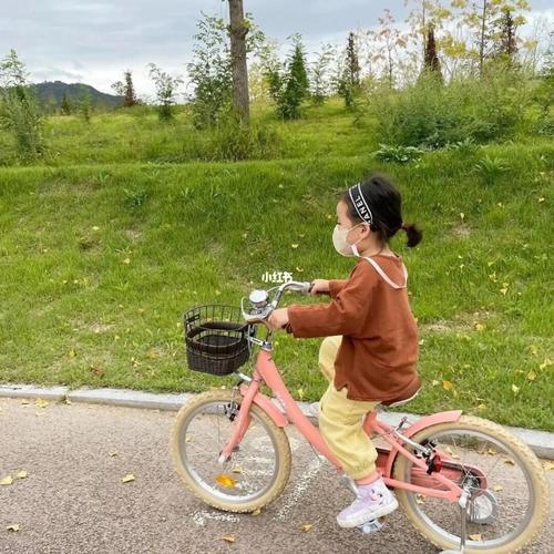 哈温骑车去踏青_骑车_踏青_黄夏温_表情包_黄河温_萌娃_宝宝日常