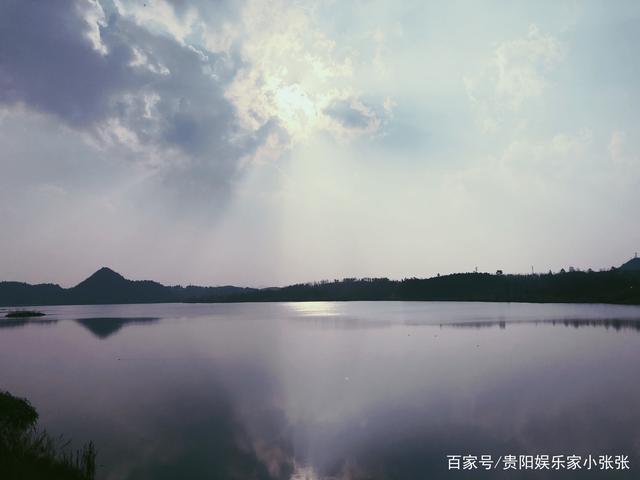 去贵阳月亮湖放风筝