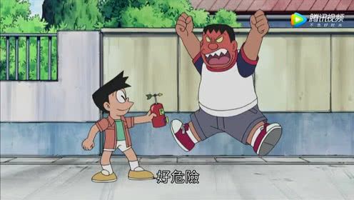 《哆啦a梦》小夫为了吸收愤怒能量居然再次挑战胖虎,真是勇气可佳!