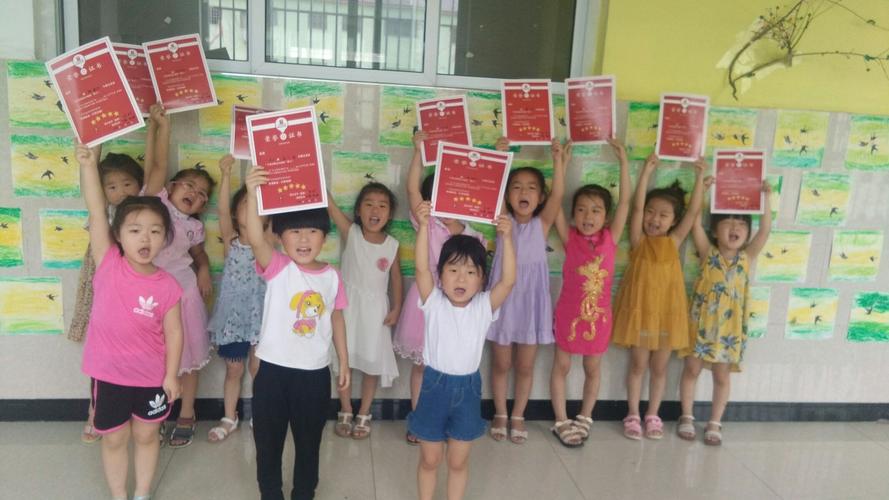 复程幼儿园中二班赵馨瑶小朋友快乐成长记
