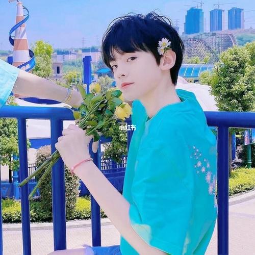 tf家族左航头像壁纸→_汤姆·福特怎么样_壁纸_tf家族