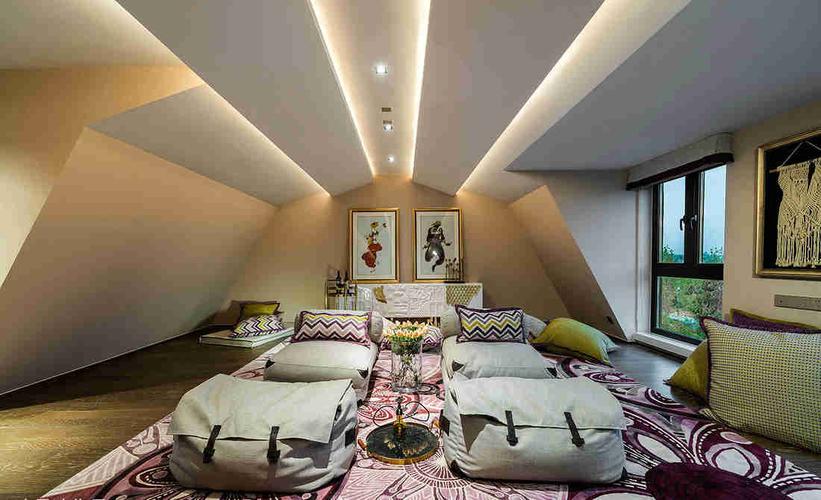 斜坡形顶房子怎么做吊顶造型别墅楼房顶层斜顶设计效果图