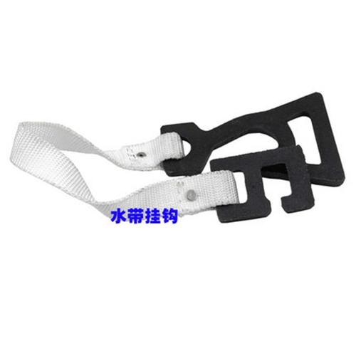 使用时将半环一端缠绕水带,另一端穿入半环中并